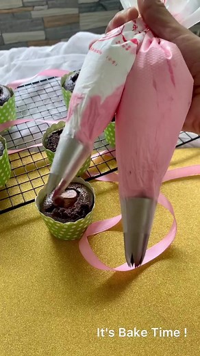 Gorgeous cake. Very colourful and stunning.😍😍😍😍 | Easy Cakes Decorating Ideas