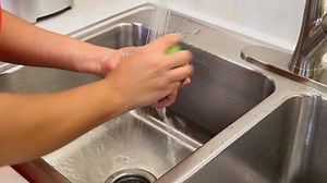 What *exactly* is the best way to wash your produce? Turns out, it depends on the texture of the food you're washing. | NC State College of Agriculture and Life Sciences