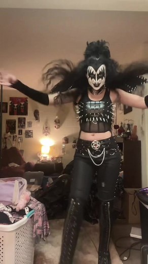 Gene Simmons Costume: Detailed Look and Makeup Tips