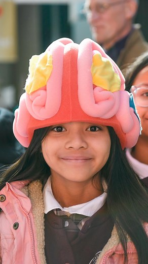Today was the 12th Annual Brain Awareness Fair 🧠 at Mount Sinai where more than 600 elementary, middle, and high school students from Harlem and the surrounding community, visited Mount Sinai’s campus to learn about the brain! At the fair, students met Mount Sinai faculty members, post-doctoral scholars, and graduate students as they explored an atrium full of booths designed to provide hands-on neuroscience education. Students had the opportunity to see through the eyes of a neurosurgeon via a