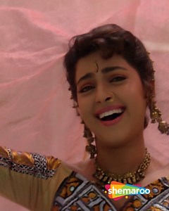 Ghoonghat Ki Aad Se | Movie Hum Hain Rahi Pyar Ke | Kumar Sanu, Alka Yagnik | Sameer | Nadeem Shravan Presenting this beautiful song Ghoonghat Ki Aad Se from the movie Hum Hain Rahi Pyar Ke in the voice of Kumar Sanu Follow us for more Bollywood songs. Song Name: Ghoonghat Ki Aad Se Movie: Hum Hain Rahi Pyar Ke (1993) Singer: Kumar Sanu, Alka Yagnik Lyrics: Sameer Music: Nadeem Shravan #ShemarooFilmiGaane #BollywoodRetroSongs #RetroVibes #OldisGold #HindiGaane #KumarSanu #AlkaYagnik #Sameer #Nad