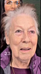 Diese alte Großmutter betrat den Salon mit weißen Haaren, doch ihre Verwandlung wird dich völlig überraschen… Schau in den Kommentaren nach 👇👇👇 | Interessante Geschichten