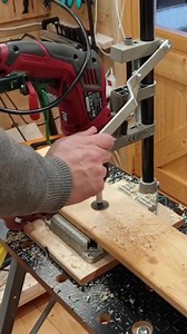 145K views · 1.3K reactions | cum sa dau gauri perfecte in lemn cu freza #teopriceputul #lemn #freza #wolfcraft #scule #bormasina #5pasidebine #fypシ゚ #4u #tamplar #fyp #gaurire #gauri #freze #freza #standbormasina | Teo Priceputul | Facebook