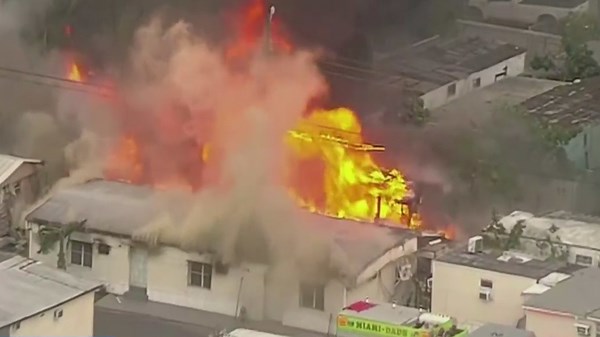 Two mobile homes destroyed in massive fire at NW Dade trailer park