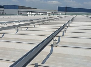 [Hot Item] Roof Rack Bracket Extrusion Rails for Panels Solar Panel Mounting Aluminum Rail