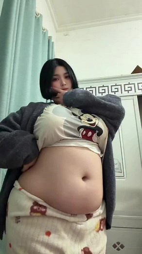 Exploring the Big Belly Filter Trend for Chubby Girls