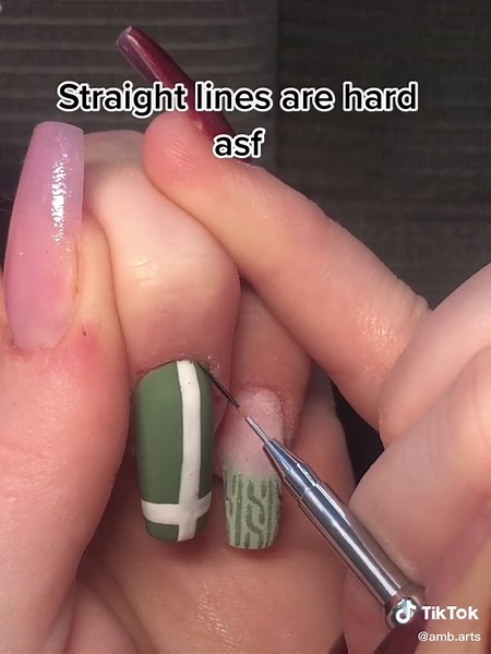 Are you ready for sweater weather? #screammovie #newbrunswick #newbrunswicknailtech #nailtech #canadiannailtech #gelnails #gelpolish #halloweennails #nailart #sweaternails #greennails #plaidnails #fallnails #frenchtips #frenchnails #laqit #cnd #kieraskys