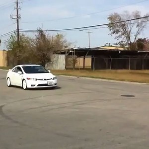 How a Civic does donuts #Honda #civic #civicsi #donuts | Redline360