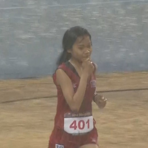 She may have finished last, but this Cambodian runner showed all how winning is about never giving up 🏃🏽‍♀️ | DW News