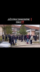 Nakon brutalnog napada od strane predsednika Skupstine opstine Bela Crkva, Marjana Aleksića sa sinovima, na Sašu Borisova, građani se okupljaju ispred Doma Zdravlja u znak podrške. Borisov je već mesecima unazad trpeo pritiske zbog podrske studentima i učestvovanja kao redar na obezbeđivanju studentskih skupova. Juče je dobio otkaz, a danas batine. | Promene u Fokusu