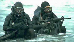 实拍特种部队92式手枪射击训练 百发百中