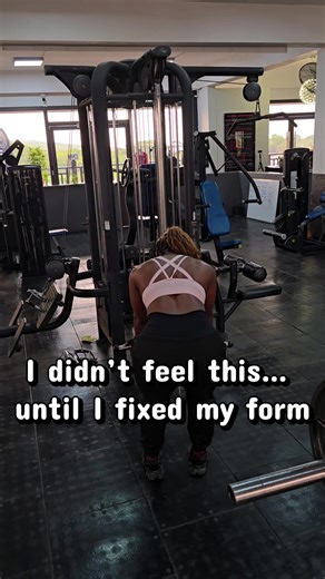 Bent over rows look simple… but form makes all the difference 👀 If you’re not feeling your back working, you’re probably rushing the movement. Here’s what to focus on 👇🏽 • Keep your back neutral (don’t round) • Pull the weight toward your waist, not your chest • Control the movement—no swinging • Squeeze your back at the top of every rep It’s not about how heavy you go… it’s about how well you control it 💪 Slow it down and you’ll feel the difference 🔥 Save this for your next back day #gymto