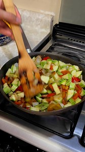 Calabacitas con queso 🧀 #recipe #vegetarian #receta #food #sonora #mexicanfood #bootcampuntalfredo #comidamedicina #antiinflammatory #antinflammatorydiet #betabel #calabaza | Dahena Varela