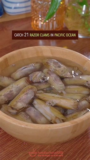 2.8K views | EASY STEAMED RAZOR CLAM SOUP RECIPE #seafood #clam #soup #chinesefood #cooking #shellfish | Yummy Yummy Foods | Facebook