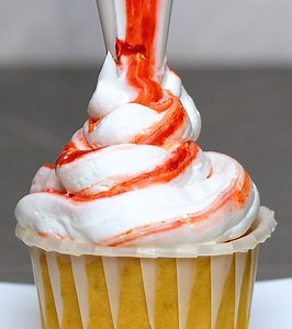 Cupcake decorating ideas for all the bakers out there! | 5-Minute Crafts Family