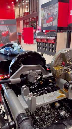 MX Fuel Threader #milwaukeepipeline | mechanical-hub.com