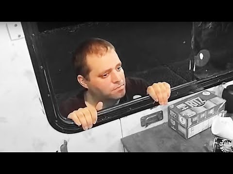 DRUNK ONLYUSEMEBLADE CATCHES HIS GIRLFRIEND WASTED AND IN BED WITH OTHER LIVE STREAMERS