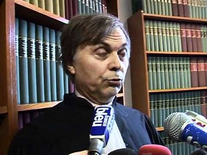 French Gypsies fight for rights in Bordeaux court