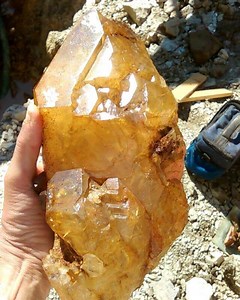🔥💎🔥#Rockhounds This Large Parallel Growth Double Terminated Golden Quartz Crystal is Another of My Personal Favorites from the Mother Mary Pocket ("Mother of All Pockets") and as Large as this Magnificent Maine Specimen is, It Pales in Comparison to the Multiple 200-300 Pound Crystals that were Successfully Removed! I'll be Posting a Video of One of the Largest Crystals Discovered, in My Next Post! So, Stay Tuned In for More Extraordinary Footage from the 2nd Largest Crystal Pocket in Maine S