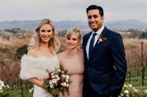 Anna Faris officiates friends' wedding