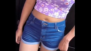 ¿Que Edad Tiene? Pequeña Cogiendo Por Dinero