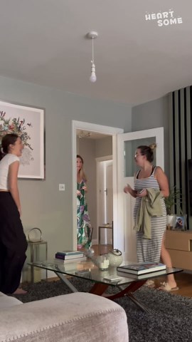 Woman returns from Australia to surprise her friend: emotional reunion