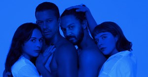 Obra 'Blue Room' abre diálogo acerca de relaciones humanas