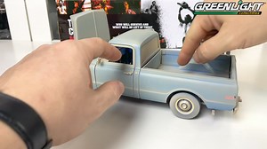 1:18 Chevrolet C10 & Leatherface figure (The Texas Chainsaw Massacre) - Highway 61 / Greenlight | AC Collection