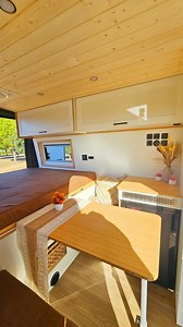 🚐 Vantouuuur!! 🙌 ✅Instalación eléctrica con panel solar , batería auxiliar , inversor , cargador , etc… ✅Agua caliente en baño y fregadero . ✅Cocina con 2 fuegos. ✅Nevera 85L congelador. ✅Depósito de aguas limpias y grises. ✅Calefacción estacionaria. ✅Wc químico. Y muchas aventuras por vivir! . . . . . . . . . #camperizaciones #vanlifestyle #camperizarfurgo #camperspain #furgonetacamper | FeelCamper