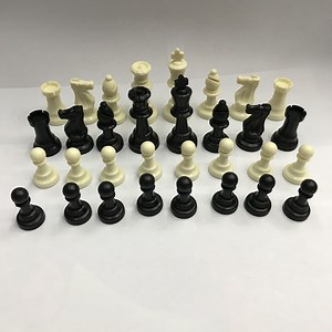 [Hot Item] Wholesale 2.5inch King Plastic Chess Set Tournament PP Chess Pieces