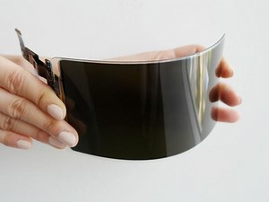 Samsung develops ‘unbreakable’ phone screen that can take a literal hammering