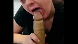 Suamuva sucking dick