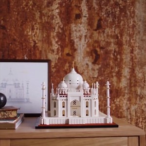 Ovaj inspirativan, praktičan izazov za uživanje u slobodno vrijeme omogućava Vam da ponovo stvorite simbol vječne ljubavi i arhitektonsko čudo svijeta u LEGO stilu.❤️ 🔍 21056 Taj Mahal 💵 239.95 KM 🥳 18 🧱 2022 kockica 🛒 https://svijetkockica.ba/proizvod/taj-mahal-2/ #lego #legostore #architecture #tajmahal #travel #legoarchitecture #ljubav #komora #kupola #arhitektura #putovanje #gradjevina #india #agra #love | LEGO Store Sarajevo