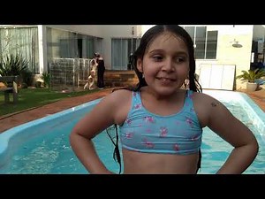 Fizemos uma competição na piscina.