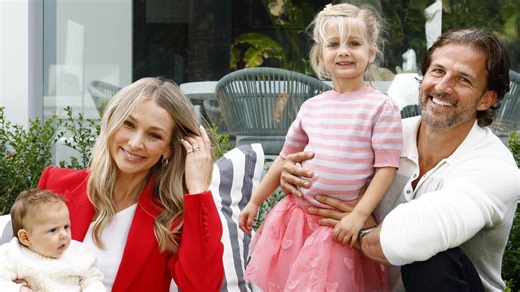 Kangaroo mums bond with their joeys leading up to Mother's Day