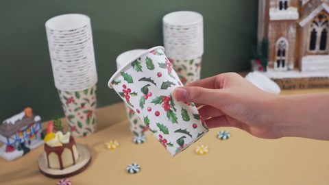 Fullhawl 100 Set Christmas Paper Coffee Cups with Lids and Sleeves 12 oz Disposable Christmas Hot Chocolate Cocoa Cup Red Green Holly Leaf Holiday Cups for Xmas Tea Beverage Drinkware Party Supplies