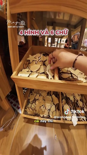 Bạn nhỏ tham gia workshop tô khung ảnh gỗ tại May mà chưa kịp làm xong mẹ đã tới rồi? Không biết bạn ấy có được làm hết workshop không nhỉ? Mọi người thử đoán xem chuyện gì sẽ xảy ra tiếp theo nha. #tiemtaphoanhamay #workshop #thucong #trainghiem #gift #tomau #workshoptrainghiem #workshophanoi #mau #diy #khunganh #pov