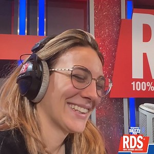 35K views · 878 reactions | "Cosa fanno due Husky che sacappano?" VS "Vi faccio l'imitazione del pavone e della zebra" Fermi tutti  | Tutti Pazzi per RDS | Facebook