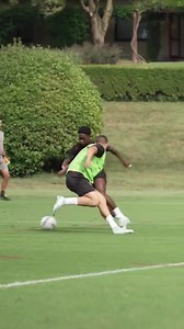 😳 Chaka Traore toying with Terracciano in training 🏃💨 | SempreMilan