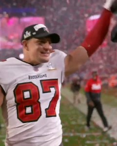 1️⃣-2️⃣-3️⃣-4️⃣ rings for Rob Gronkowski -Gronk! #SBLV | NFL