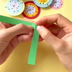 Title: "Cheerful Spring Blooms: 3D Flower Craft for Kindergarten Handiwork" Hashtags: 1. #KindergartenHandwork 2. #SpringThemePainting 3. #EnvironmentalCreationMaterial 4. #Handwork 5. #3DFlowerCraft | paper craft | Facebook