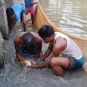 I caught fish with ink hands | Razaul karim Rm