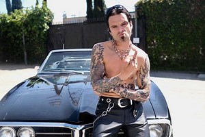 Former cast of Love Island talks about body image