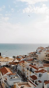 💙🏡 Bem-vindo a Carvoeiro: Um Tesouro do Algarve ✨🌊uma vila portuguesa encantadora, perfeita para umas férias inesquecíveis! Com praias deslumbrantes como a Praia do Carvoeiro e a icónica Gruta de Benagil, este é o local ideal para relaxar, explorar e desfrutar do melhor que o Algarve tem para dar. 🌞🏖️ Quer descobrir este paraíso? A Sun Algarve tem os melhores imóveis para que a sua estadia seja perfeita! Reserve já a sua casa de férias e viva momentos únicos. 🌅🏡 Reserve no nosso site: www