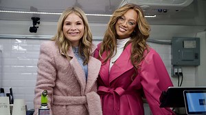 Tyra Banks, Jenna Bush Hager surprise fans in NYC with ice cream