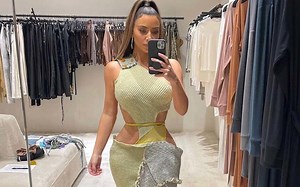 Kim Kardashian Swims Underwater In A Sexy Swimsuit Looking Tranquil And Peaceful | SpotboyE