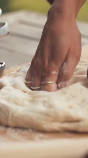 "✨ Witness the magic of pizza making with our freshly shredded mozzarella from Farmer's Cheese Making! Watch as every slice, every stretch, and every melt creates a mouth-watering masterpiece. Dive into this satisfying culinary journey and experience the art of cheese in every bite. 燎❤️ #FarmersCheeseMaking #CheeseLovers #PizzaCreation #ArtisanalCheese #foodinspiration #FCM #madeinpakistancheese | Farmers Cheese Making | Facebook