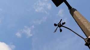 Rotating Wind Speed Indicator Anemometer On: stockbeeldmateriaal en -video's (rechtenvrij) 1105594719 | Shutterstock