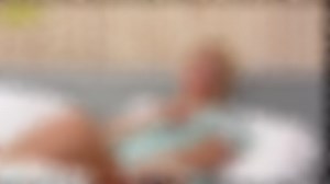 oğul engelli annesine iyi bakıyor — Mamaoyby'den video