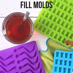 How to make HOMEMADE 2 coloured sugar-free gummies ... (NO Maltitol + NO sugars). ✅ GET THE RECIPE: https://www.ditchthecarbs.com/sugar-free-gummies/ << | Low-Carb Lunch Club | Facebook